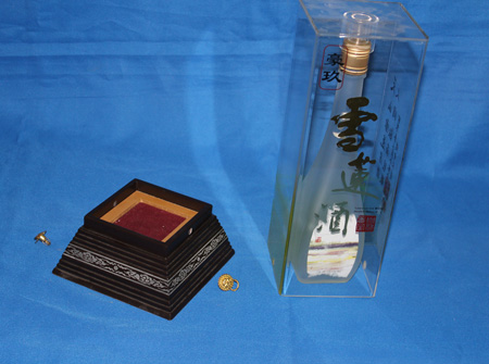 plexiglass wine box with wood base